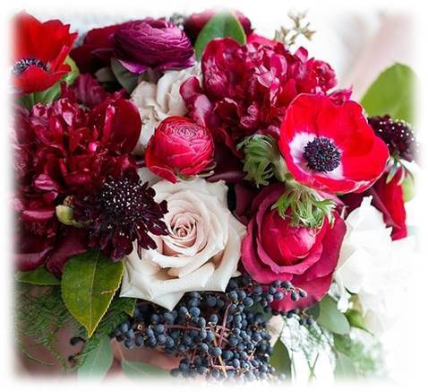 Blend of amorous reds, fucshias and pinks that inspire a romatic warm scenario